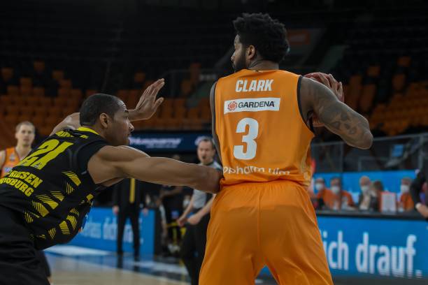 更象征着球 更象征着球