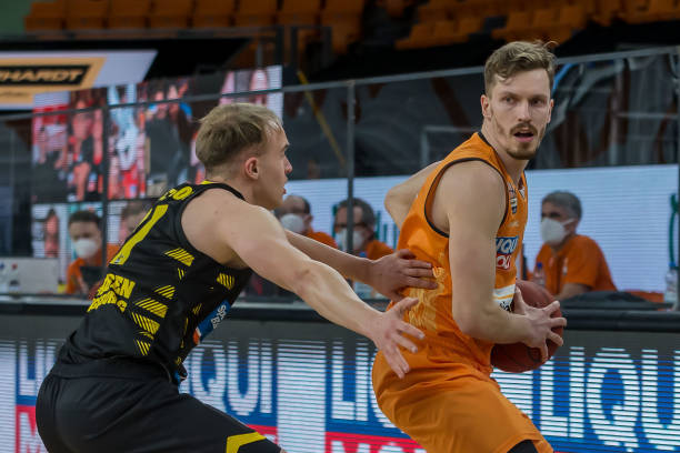 而失误数却 而失误数却